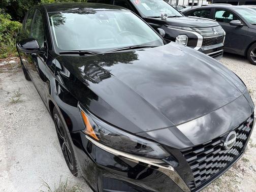 Super Black 2025 Nissan Altima SR FWD