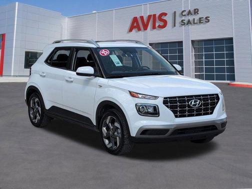 Lunar White 2025 Hyundai VENUE SEL