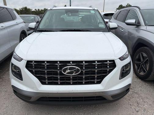Lunar White 2025 Hyundai VENUE SEL