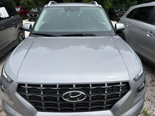 Shimmering Silver 2025 Hyundai VENUE SEL