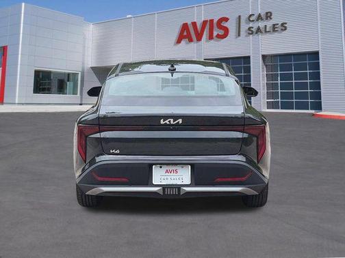 Aurora Black Pearl 2025 Kia K4 LXS