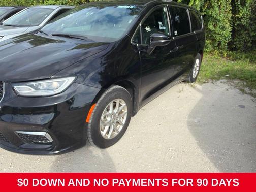 Diamond Black Crystal Pearlcoat 2025 Chrysler Pacifica L