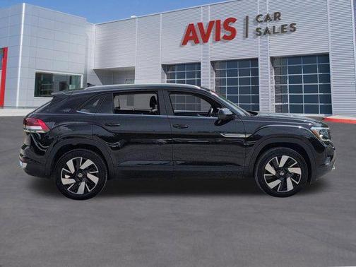 Deep Black Pearl 2025 Volkswagen Atlas Cross Sport 2.0T SE w/Technology