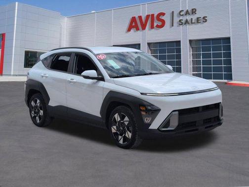 Atlas White 2025 Hyundai KONA SEL