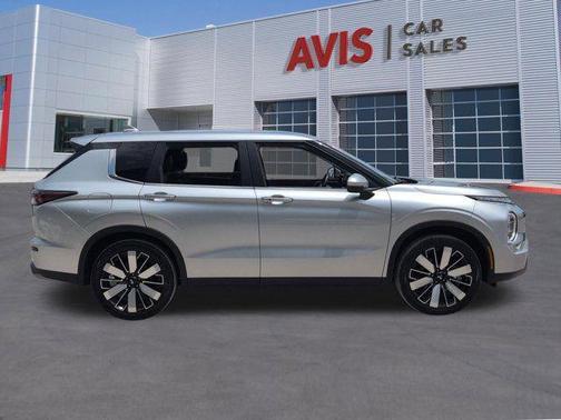 Alloy Silver Metallic 2025 Mitsubishi Outlander SE 2.5 2WD