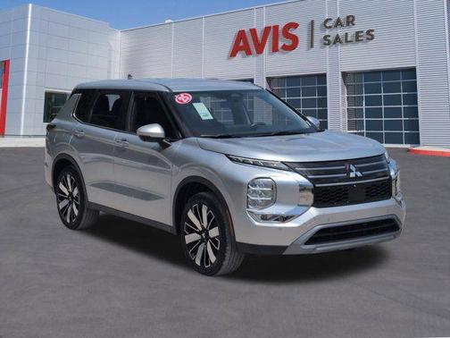 Alloy Silver Metallic 2025 Mitsubishi Outlander SE 2.5 2WD
