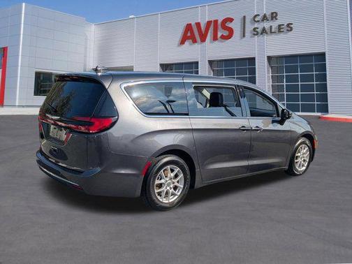 Granite Crystal Metallic Clearcoat 2023 Chrysler Pacifica Touring L