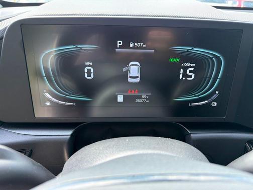 Snow White Pearl 2025 Kia Niro LX
