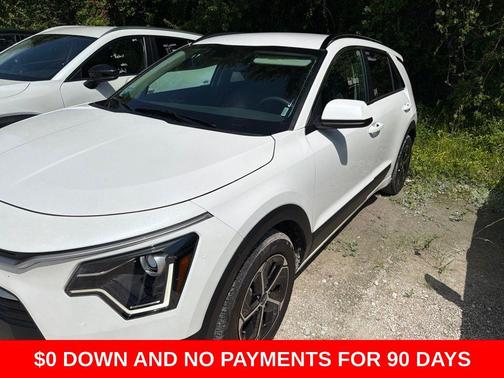 Snow White Pearl 2025 Kia Niro LX