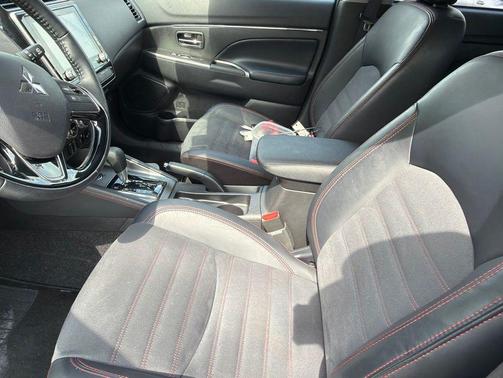 Mercury Gray Metallic 2025 Mitsubishi Outlander Sport SE