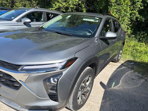 Sterling Gray Metallic 2025 Chevrolet Trax LT