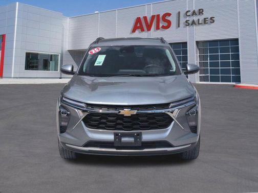 Sterling Gray Metallic 2025 Chevrolet Trax LT