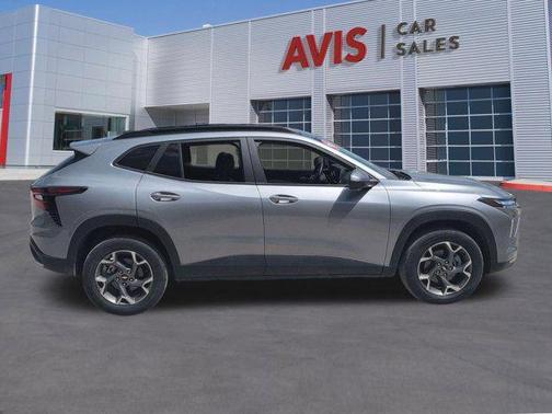 Sterling Gray Metallic 2025 Chevrolet Trax LT