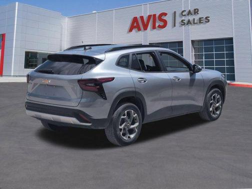 Sterling Gray Metallic 2025 Chevrolet Trax LT