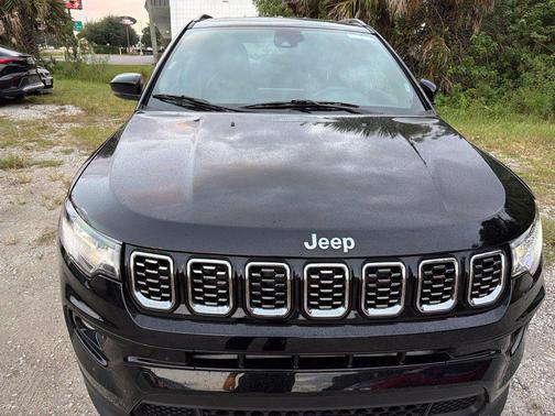 Diamond Black Crystal Pearlcoat 2026 Jeep Compass Limited
