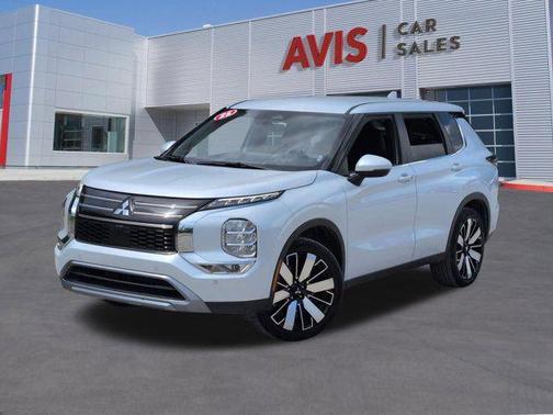 White Diamond 2025 Mitsubishi Outlander SE