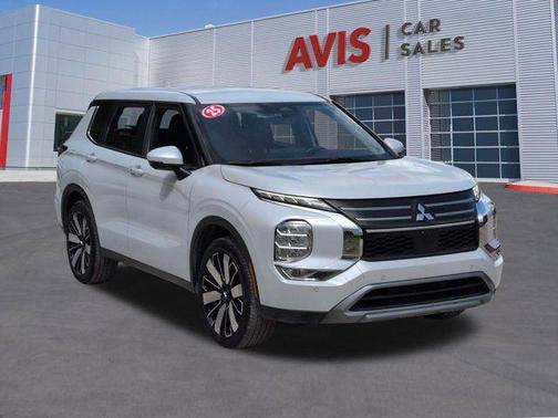 White Diamond 2025 Mitsubishi Outlander SE