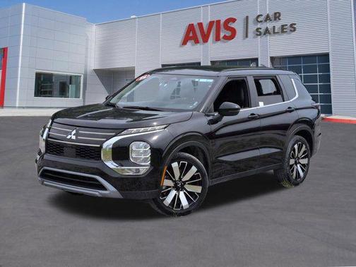 Black 2025 Mitsubishi Outlander SE