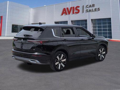 Black 2025 Mitsubishi Outlander SE