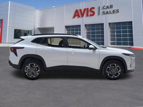 Summit White 2025 Chevrolet Trax LT