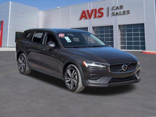 Platinum Grey Metallic 2025 Volvo V60 Cross Country Plus, B5 AWD Gas (mild hybrid)