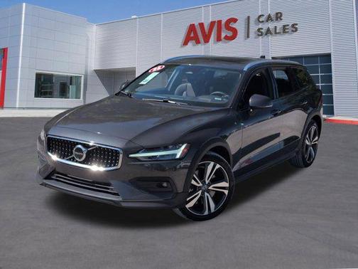 Platinum Grey Metallic 2025 Volvo V60 Cross Country Plus, B5 AWD Gas (mild hybrid)