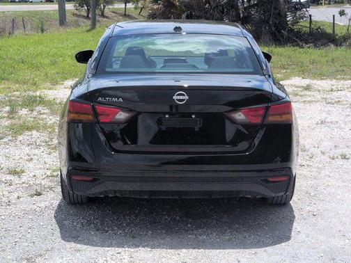 Super Black 2025 Nissan Altima 2.5 SV