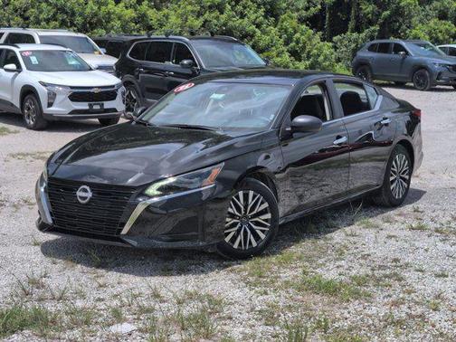 Super Black 2025 Nissan Altima 2.5 SV