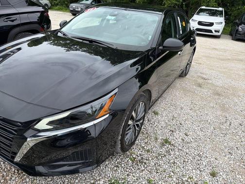 Super Black 2025 Nissan Altima 2.5 SV