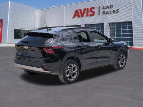 Mosaic Black Metallic 2025 Chevrolet Trax LT