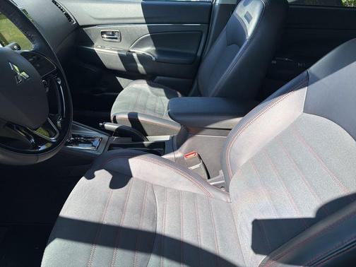 Alloy Silver Metallic 2025 Mitsubishi Outlander Sport SE