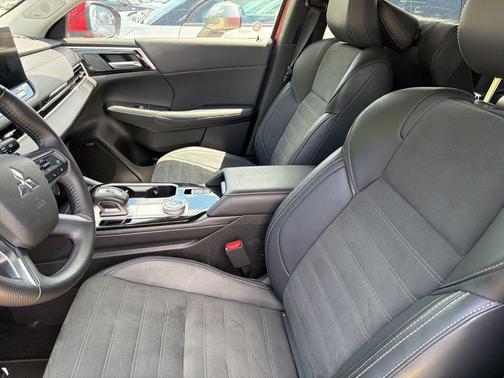 Red Metallic 2025 Mitsubishi Outlander SE 2.5 2WD