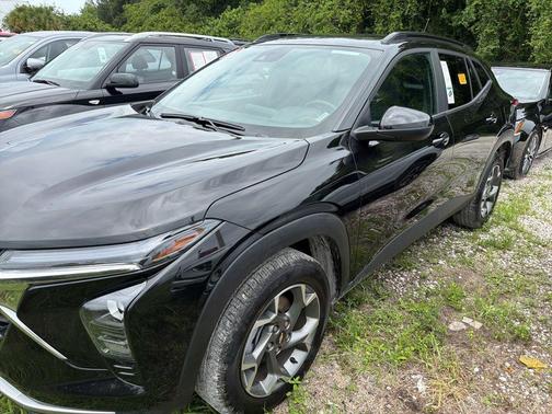 Black Metallic 2025 Chevrolet Trax LT