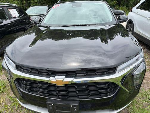 Black Metallic 2025 Chevrolet Trax LT