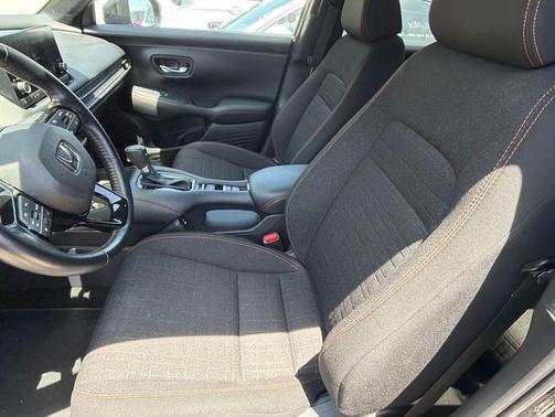 Crystal Black Pearl 2025 Honda HR-V AWD Sport