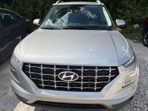 Shimmering Silver 2025 Hyundai VENUE SEL