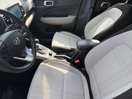 Shimmering Silver 2025 Hyundai VENUE SEL