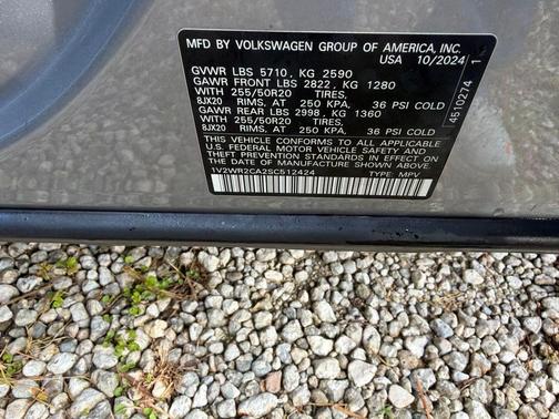 Silver Mist Metallic 2025 Volkswagen Atlas 2.0T SE w/Technology