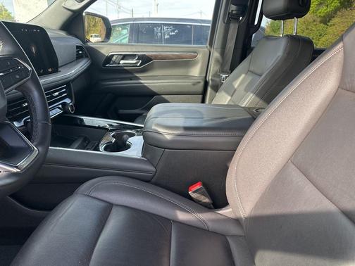 2025 Chevrolet Suburban 4WD Z71