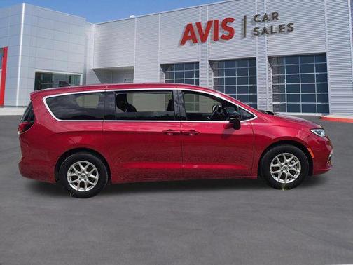 Red Hot Pearlcoat 2025 Chrysler Pacifica L