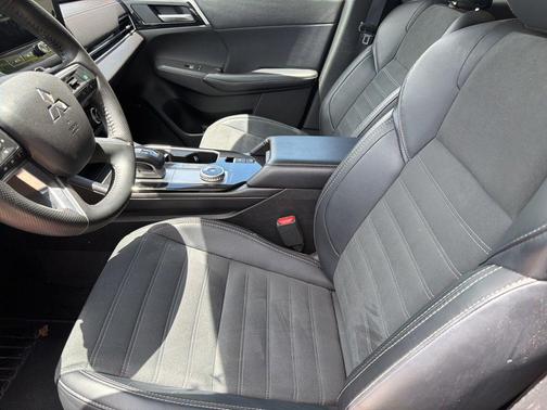 Red Metallic 2025 Mitsubishi Outlander SE 2.5 2WD