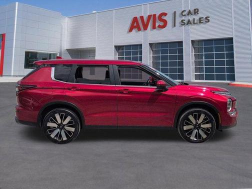 Red Metallic 2025 Mitsubishi Outlander SE