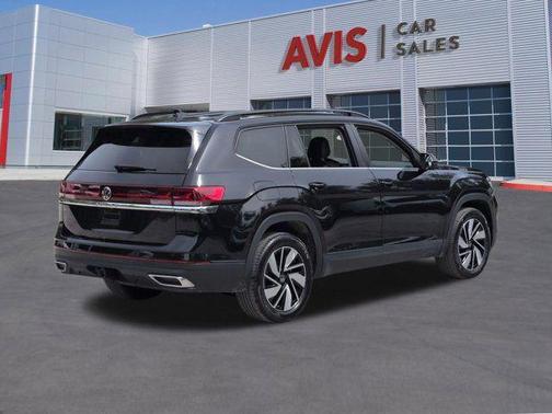 Deep Black Pearl 2025 Volkswagen Atlas 2.0T SE w/Technology
