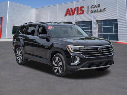 Deep Black Pearl 2025 Volkswagen Atlas 2.0T SE w/Technology