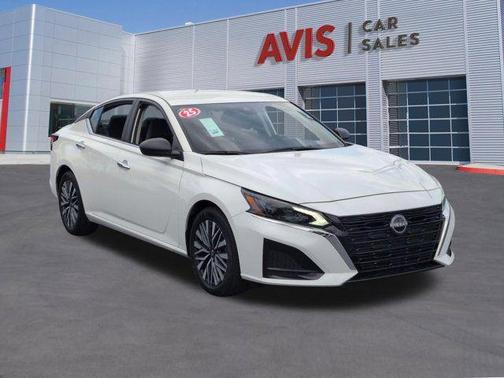 Glacier White 2025 Nissan Altima 2.5 SV