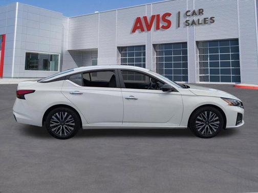 Glacier White 2025 Nissan Altima 2.5 SV