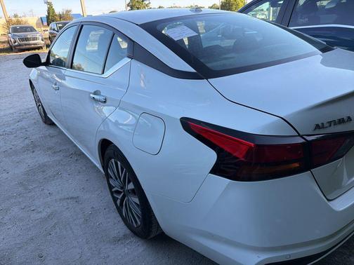 Glacier White 2025 Nissan Altima 2.5 SV