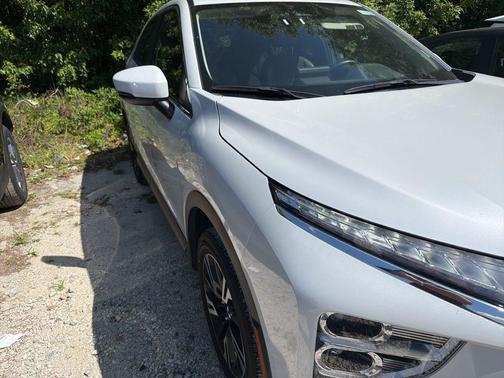 White Diamond 2025 Mitsubishi Eclipse Cross SE