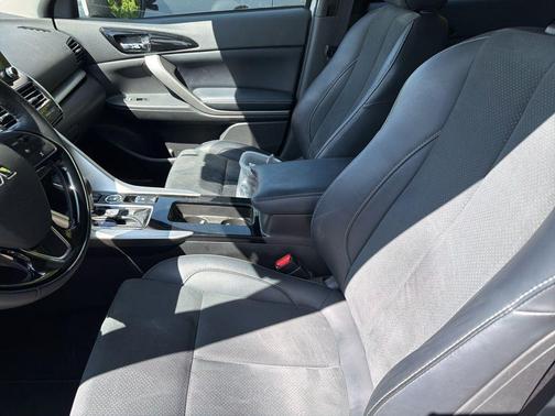 White Diamond 2025 Mitsubishi Eclipse Cross SE