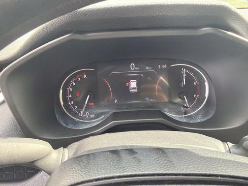 Ice 2025 Toyota RAV4 LE